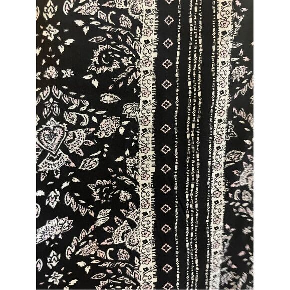 New SO Boho Black Flowy Women’s Tank Top Size Small - Picture 2 of 4